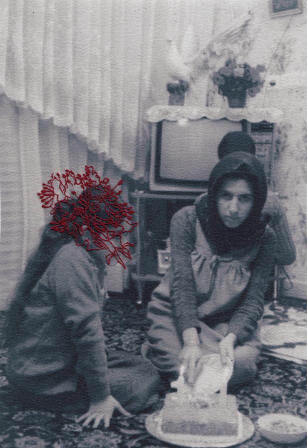 Samaneh Motalebi, “NOT SEEN SERIES”, 2014, op stof gedrukte foto met borduurwerk, 14 x 19 cm.