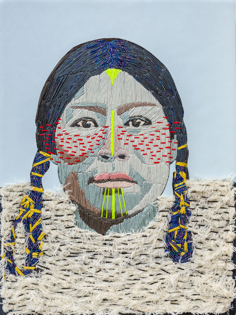 Preta Wolzak, "Ma petite inuite #2", handgeborduurd, leer, 40 x 30 cm.