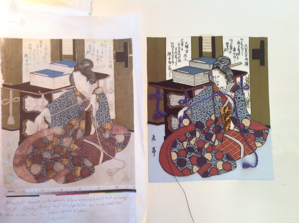 Stap 13: De plooien in de kimono van macramé maken (foto: Minke van de Zande).