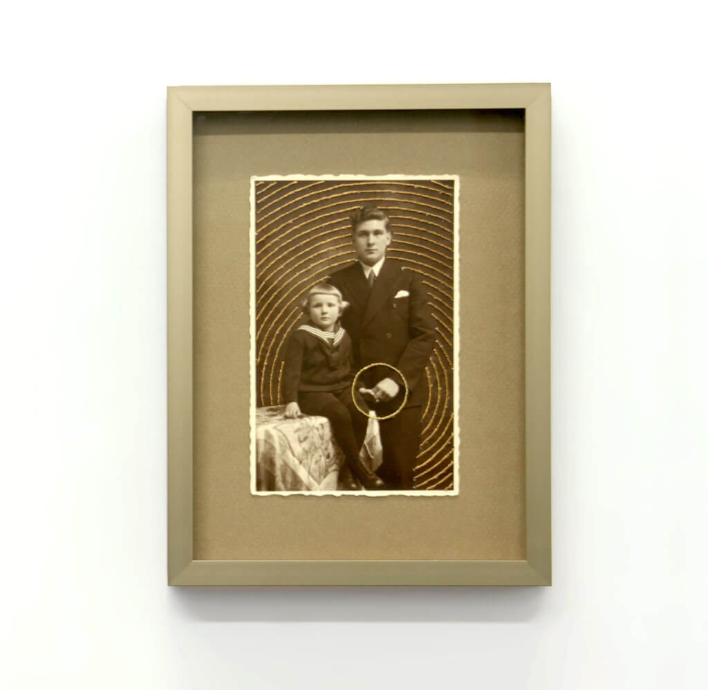 Choi Wong, "Circles: Father and Son", gevonden fotografie en garen.