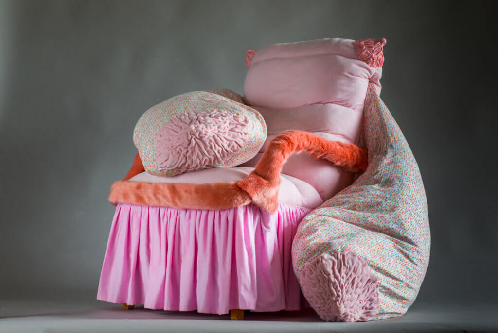 Virpi Vesanen-Laukkanen, "Armchair with Boobs", 2018, Stoel, textiel.