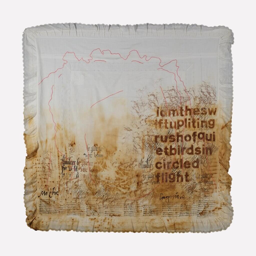 Cherilyn Martin, Memory Cloth #1, 110x110cm, Antiek ‘ Paradekissen’, roest, zeefdruk, sjabloneren.